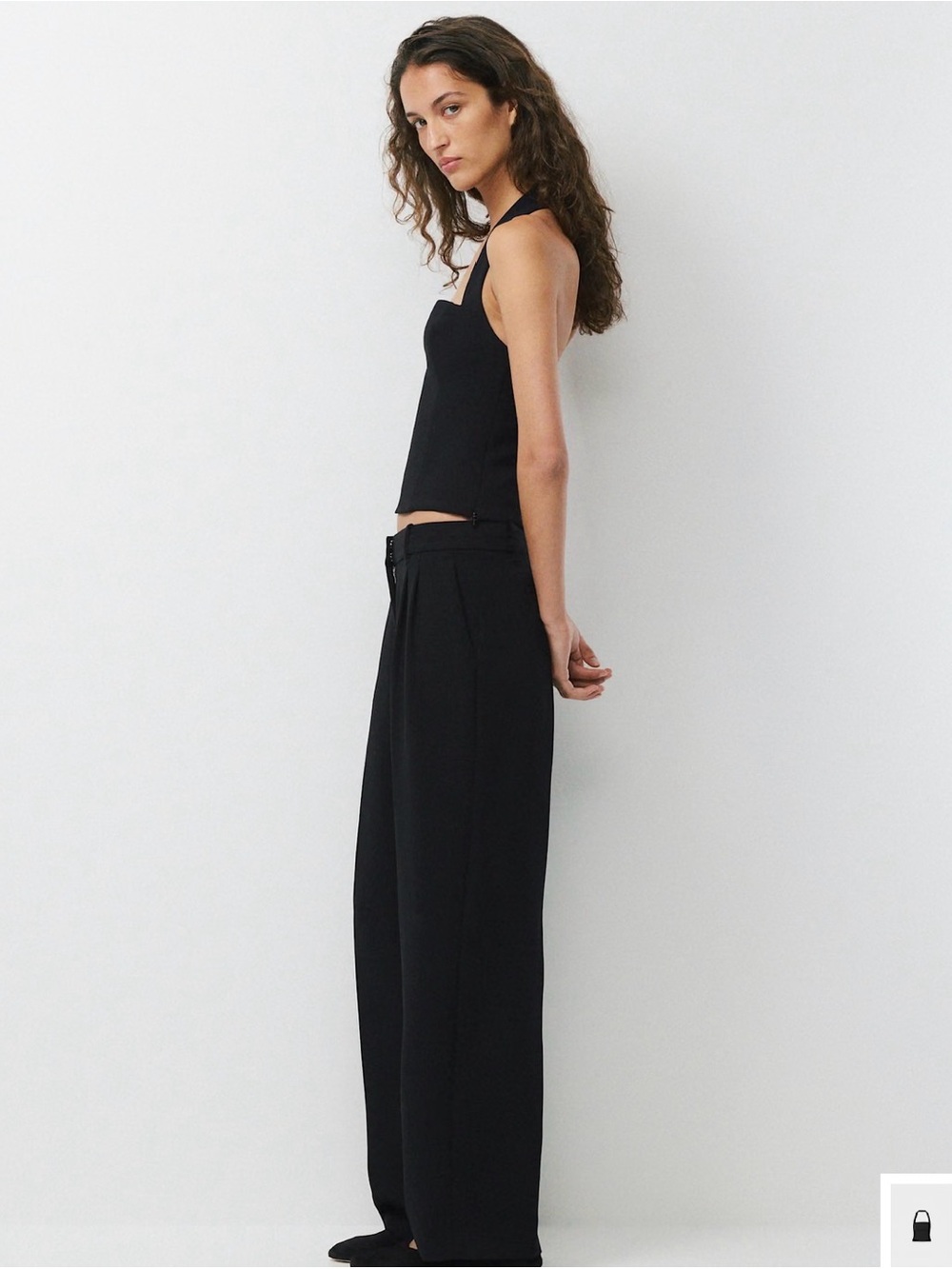 Aritzia Black Whisper Halter Top - Crepette Medium - Picture 3 of 8